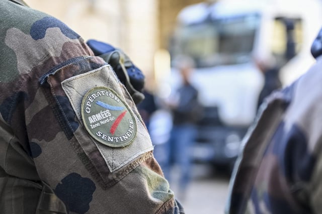 Deux hommes ont été mis en examen dimanche 6 avril 2025 à Paris pour association de malfaiteurs terroriste et détention de produit explosif, a indiqué le parquet national antiterroriste.