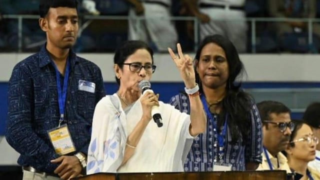 West Bengal chief minister Mamata Banerjee asserted that she would continue fighting for the teachers who lost their jobs after the SC verdict (HT Photo/Samir Jana)