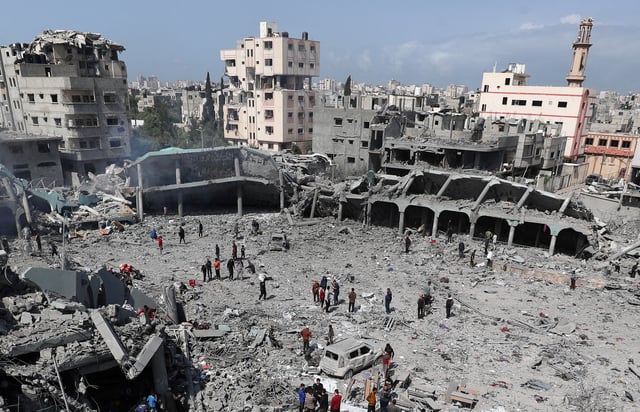 Palestinians inspect the damage at the Dar Al-Arqam school, where displaced people shelter, after it was hit by an Israeli strike on Thursday, in Gaza City, April 4, 2025. REUTERS/Mahmoud Issa/File Photo