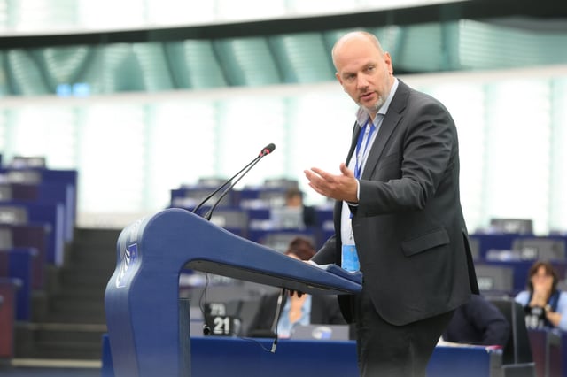 NGO. Der Vorsitzende des Haushaltskontrollausschusses im Europaparlament, Niclas Herbst (CDU), fordert mehr Transparenz bei der Mittelvergabe. Foto: picture alliance / Hans Lucas | POOL UNION EUROPEENNE / AGENCE HANS LUCAS