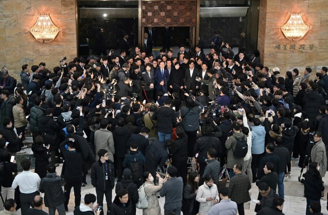 Lee (C) live-streamed his frantic drive to parliament and scramble over the perimeter fence to join MPs voting down South Korea's martial law declaration