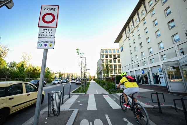 Dans une ZFE à Lyon, en 2025.