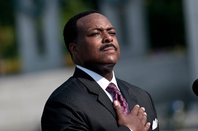 NBC4 anchor Leon Harris, who sparked health concerns in November, announced his departure from the station in a statement on Tuesday.