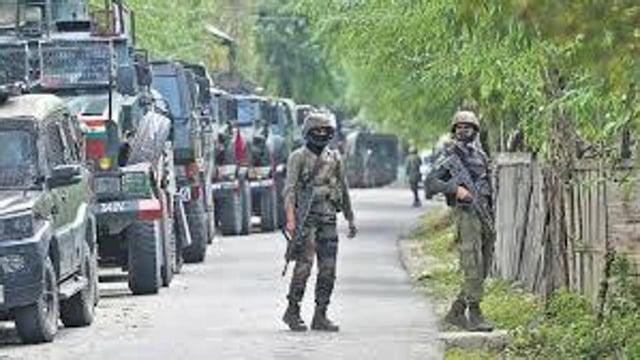 Police and security forces have been tracking terrorists moving from one area to another for the past 17 days following three encounters since the operation started on March 24 in the Sanyial area of Kathua district. (HT File/Representational image)