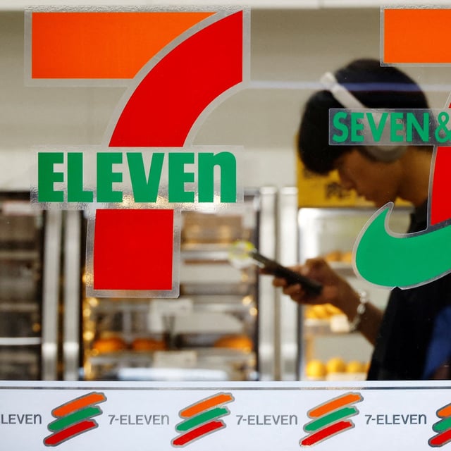 FILE PHOTO: Japan's Seven & I’s logo is seen at its 7-Eleven convenience store in Tokyo, Japan August 19,  2024. REUTERS/Kim Kyung-Hoon/File Photo