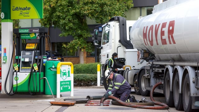 The fall in oil prices has prompted speculation that motorists will start to see a reduction in fuel prices at the pump