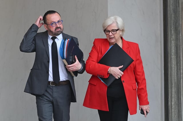 Yannick Neuder et Catherine Vautrin à la sortie du conseil des ministres, le 26 mars.