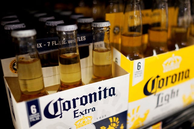 Bottles of the beer, Corona, a brand of Constellation Brands Inc., sit on a supermarket shelf in Los Angeles, California April 1, 2015.  REUTERS/Lucy Nicholson/File Photo