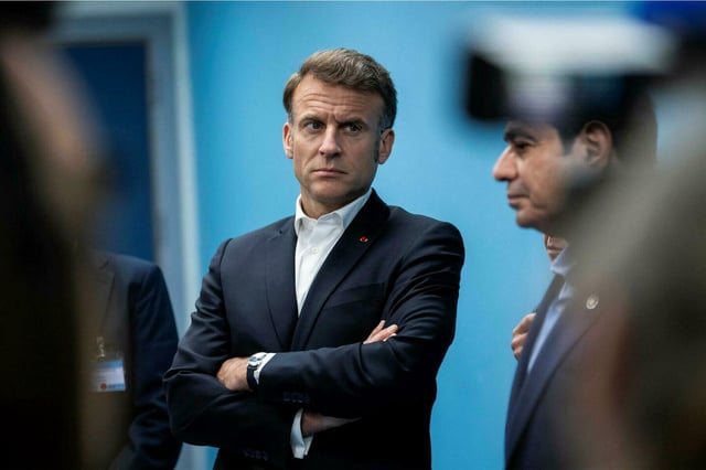 Emmanuel Macron lors de la visite de l'hôpital El Arish, situé dans la ville égyptienne d'Arish, le 8 avril dernier.
