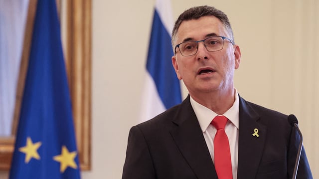 Le ministre des Affaires étrangères israélien Gideon Saar à Athènes, le 13 mars 2025.