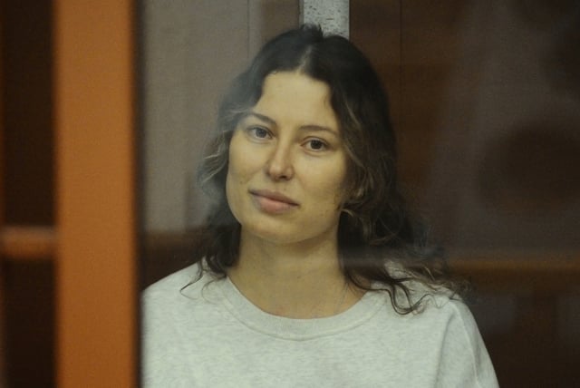 Ksenia Karelina assiste à une audience au tribunal à Ekaterinbourg, Russie, le 15 août 2024.
