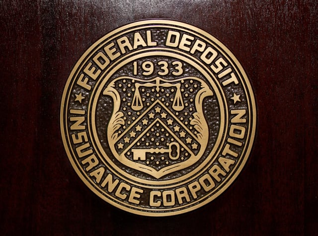 The Federal Deposit Insurance Corp (FDIC) logo is seen at the FDIC headquarters as Chairman Sheila Bair announces the bank and thrift industry earnings for the fourth quarter 2010, in Washington, February 23, 2011.    REUTERS/Jason Reed/File Photo