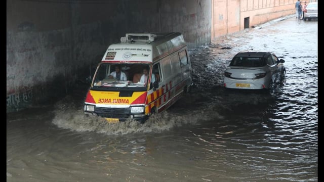 Waterlogging near Daliganj underpass after heavy rain in Lucknow on Thursday. (Deepak Gupta/HT)