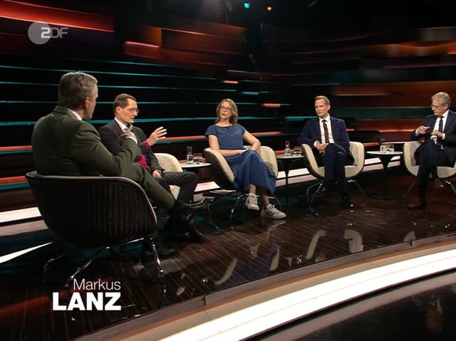 ZDF-Moderator Markus Lanz hat unter anderem SPD-Gesundheitsminister Karl Lauterbach eingeladen, um die Corona-Pandemie aufzuarbeiten.