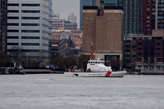 A U.S. Coast Guard vessel is pictured after a helicopter crash on the Hudson River near lower Manhattan, in New York, U.S., April 11, 2025. REUTERS/Jeenah Moon