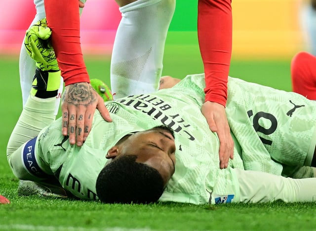 Serie A: Mike Maignan s'effondre après un violent choc tête contre tête avec un coéquipier