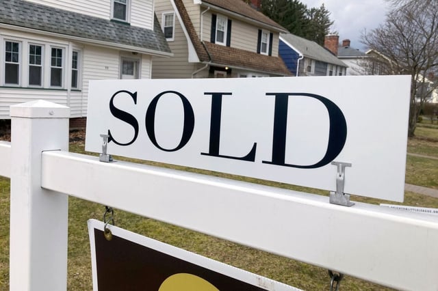 Modest mortgage rates improvement has spurred some recent boosts for the slumping markets with more applications for mortgages. The Mortgage Bankers Association reported this week that purchase applications increased by 20% for the week ending April 4, the highest level since 2024. (AP file/Ted Shaffrey)