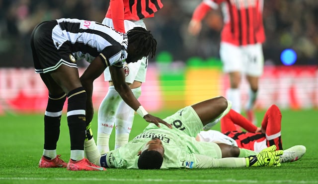 Soccer Football - Serie A - Udinese v AC Milan - Bluenergy Stadium, Udine, Italy - April 11, 2025 AC Milan's Mike Maignan after sustaining an injury REUTERS/Daniele Mascolo