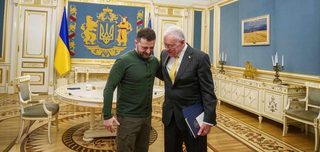 Wolodymyr Selenskyj und Keith Kellogg (r.)