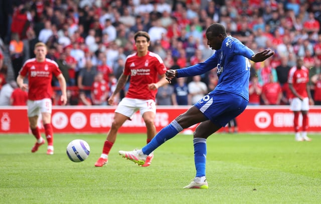 Soccer Football - Premier League - Nottingham Forest v Everton - The City Ground, Nottingham, Britain - April 12, 2025 Everton's Abdoulaye Doucoure shoots at goal Action Images via Reuters/Ed Sykes EDITORIAL USE ONLY. NO USE WITH UNAUTHORIZED AUDIO, VIDEO, DATA, FIXTURE LISTS, CLUB/LEAGUE LOGOS OR 'LIVE' SERVICES. ONLINE IN-MATCH USE LIMITED TO 120 IMAGES, NO VIDEO EMULATION. NO USE IN BETTING, GAMES OR SINGLE CLUB/LEAGUE/PLAYER PUBLICATIONS. PLEASE CONTACT YOUR ACCOUNT REPRESENTATIVE FOR FURTHER DETAILS..