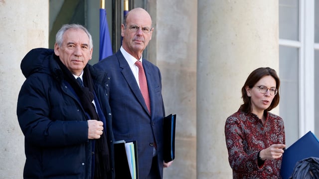 François Bayrou (à gauche), Éric Lombard et Amélie de Montchalin participeront mardi à une conférence sur les finances publiques.