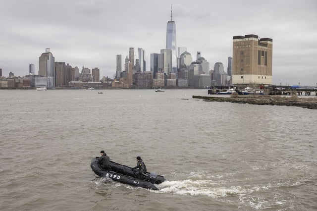 A New York Police Department scuba team looks for debris, Friday, April 11, 2025, where a sightseeing helicopter crashed a day earlier into the Hudson River in Jersey City, N.J. (AP Photo/Yuki Iwamura)