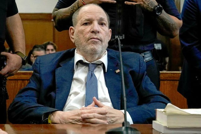 Harvey Weinstein a demandé que son procès soit avancé à cause de problèmes de santé.
