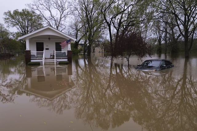 FILE - Ohio River floods Strader Avenue, Wednesday, April 9, 2025, in Cincinnati. (AP Photo/Carolyn Kaster, File)