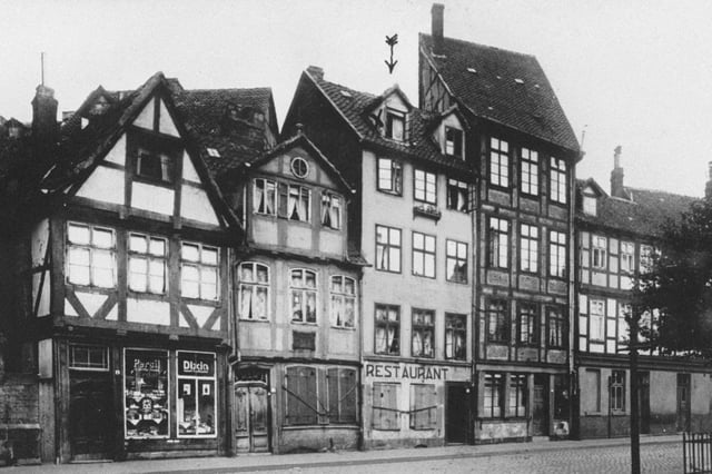 Im Haus in der Roten Reihe 2 (Pfeil) in Hannovers Calenberger Neustadt tötete der deutsche Serienmörder Fritz Haarmann die meisten seiner mindestens 24 Opfer