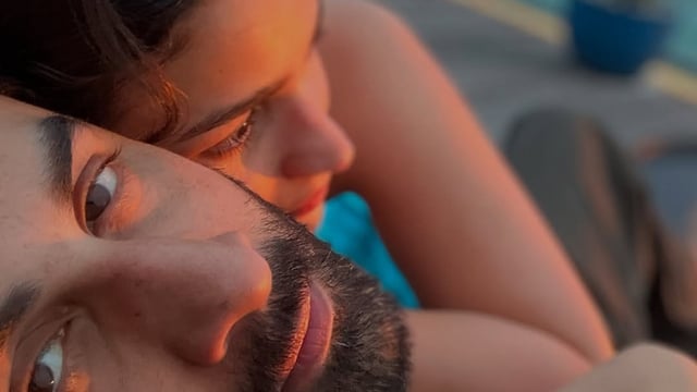 Ranbir Kapoor and Alia Bhatt cuddle up on their 3rd anniversary. 