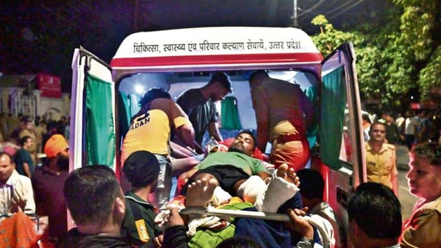 Patient being evacuated after Lok Bandhu Hospital fire in Lucknow. (HT Photo)