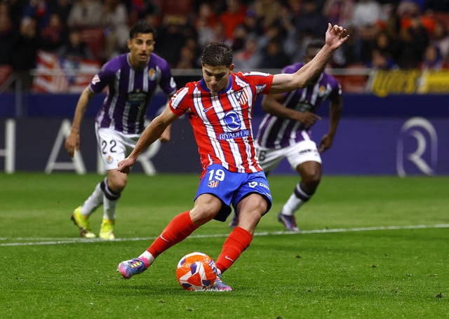 Soccer Football - LaLiga - Atletico Madrid v Real Valladolid - Metropolitano, Madrid, Spain - April 14, 2025 Atletico Madrid's Julian Alvarez scores their third goal from the penalty spot REUTERS/Susana Vera