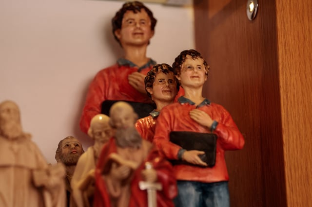 Souvenirs of Carlo Acutis, who died of leukemia in 2006 aged 15, are displayed in a shop, near the Vatican, in Rome, Italy, April 6, 2025. REUTERS/Remo Casilli
