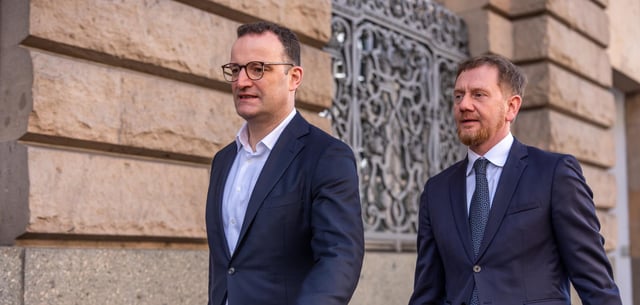 Jens Spahn und Michael Kretschmer (beide CDU) auf dem Weg zu den aktuellen Koalitionsverhandlungen