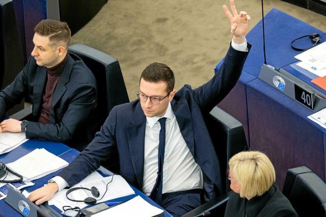 Un projet académique, soutenu par l’Union européenne, explore la manière dont le Coran a été lu, commenté et combattu dans l’Europe chrétienne. Une démarche historique aujourd’hui prise pour cible par le RN.
