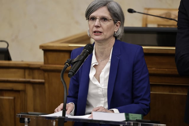 «Ça n’est pas humain»: Sandrine Rousseau appelle à légaliser l’euthanasie pour les clandestins présents sur le territoire français