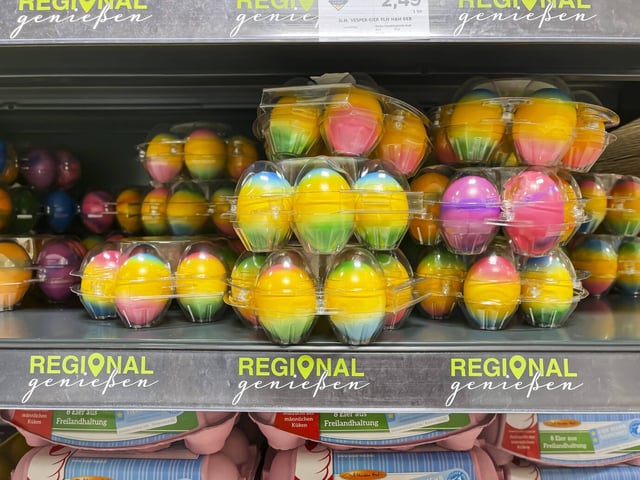 Die werden an Ostern fast so teuer wie Schokolade: Ostereier in einem Stuttgarter Supermarkt (Symbolbild).