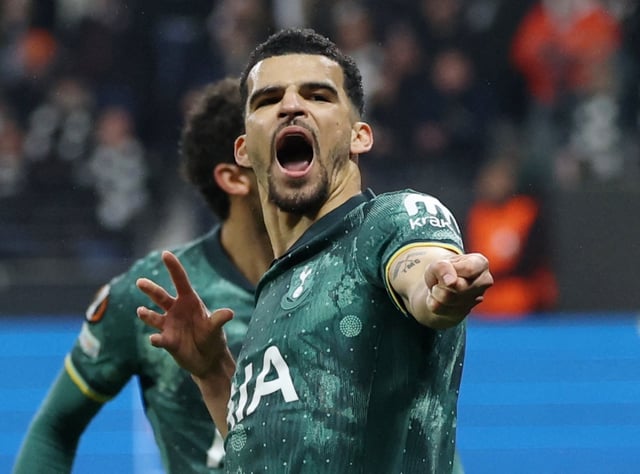 Soccer Football - Europa League - Quarter Final - Second Leg - Eintracht Frankfurt v Tottenham Hotspur - Deutsche Bank Park, Frankfurt, Germany - April 17, 2025 Tottenham Hotspur's Dominic Solanke celebrates scoring their first goal REUTERS/Kai Pfaffenbach