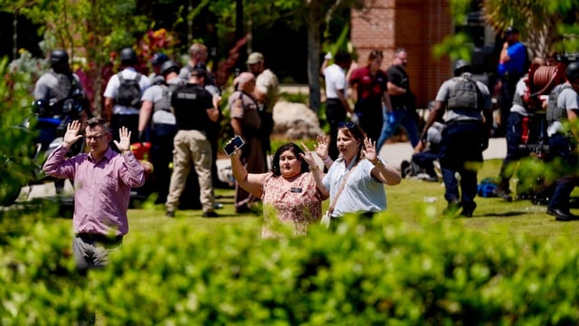 People evacuate Florida State University (FSU) campus after a mass shooting in Tallahassee, Florida, U.S., April 17, 2025. 