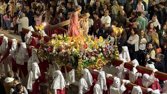 La ciudad se sumerge en una sucesión de procesiones hasta la madrugada