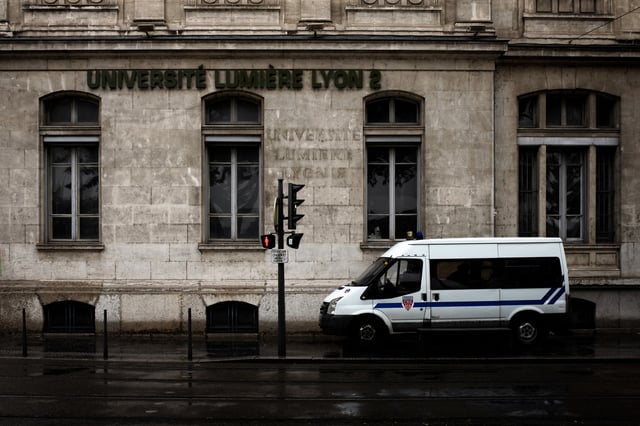 «La présence même de Balanche dans l’espace universitaire devient un affront aux yeux de militants pour qui l’université ne doit plus être un lieu de recherche libre, mais un instrument au service de luttes identitaires».
