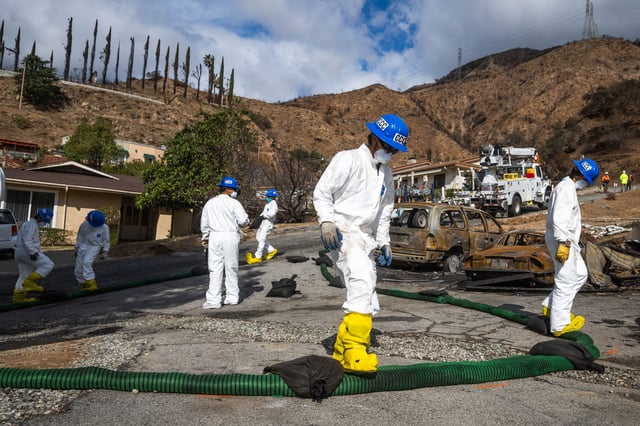 Altadena, CA – January 27:California Conservation Corps works to protect hazardous sediment debris flow from Eaton fire burns sites in Altadena on Monday, January 27, 2025. (Photo by Sarah Reingewirtz/MediaNews Group/Los Angeles Daily News via Getty Images)