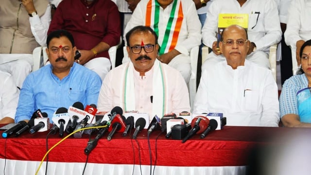 Maharashtra Congress chief Harshvardhan Sapkal called for an immediate rollback of the Hindi language policy. 