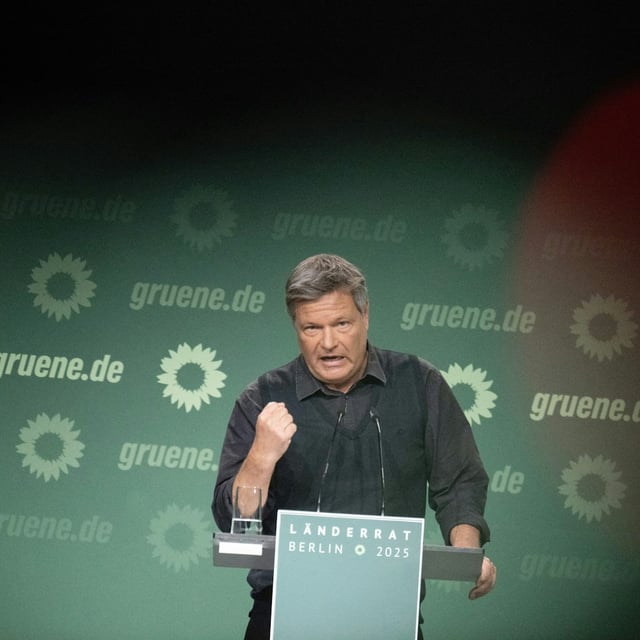 Robert Habeck (Bündnis 90/Die Grünen) kündigte an, keine Führungsrolle bei den Grünen mehr übernehmen zu wollen.