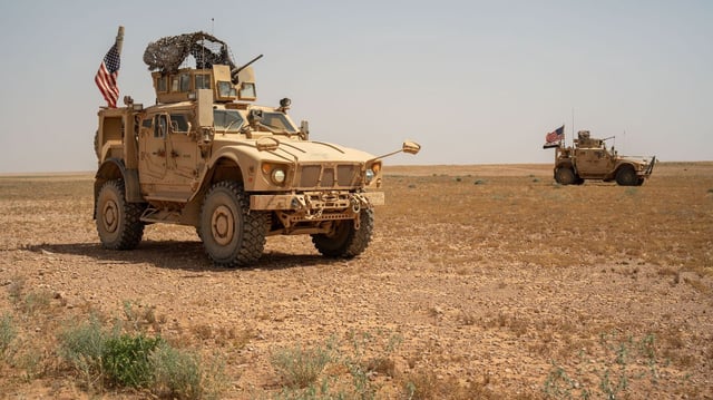 U.S. military vehicles are parked near al-Tanf garrison, Syria, during an exercise in 2023. Photo: Terry Vongsouthi/DVIDS