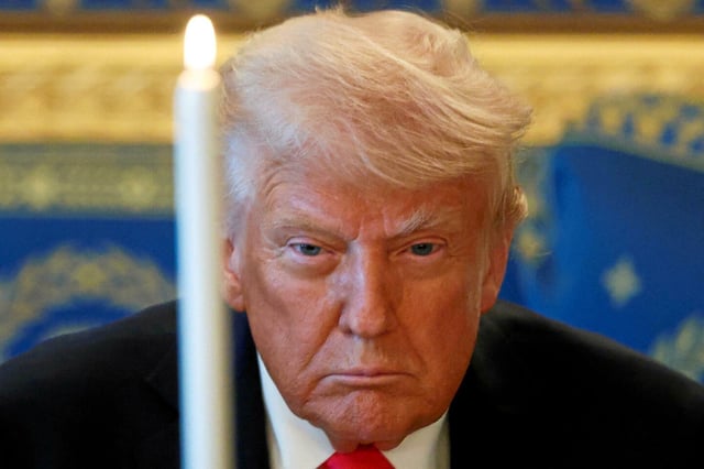 Donald Trump assiste à un service de prière et à un dîner avant le dimanche de Pâques, à la Maison-Blanche à Washington, D.C., le 16 avril 2025. 
