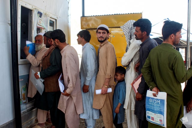 Afghan nationals, who were expelled from Pakistan, stand in queue for registration upon their arrival at the Omari refugee camp in Mohmand Dara, Torkham border, Nangarhar province, Afghanistan, April 15, 2025. REUTERS/Hedyatshah Hedayat/File Photo
