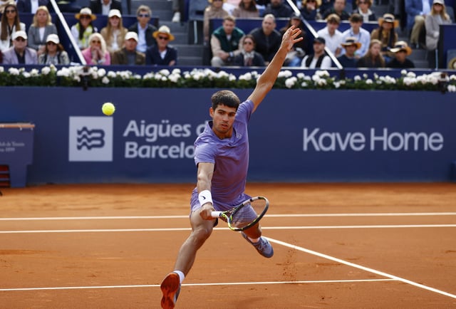 Tennis - ATP 500 - Barcelona Open - Real Club de Tenis Barcelona, Barcelona, Spain - April 19, 2025 Spain's Carlos Alcaraz in action during his semi final match against France's Arthur Fils REUTERS/Bruna Casas
