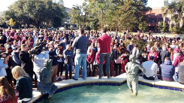 Florida State University students gather at Landis Green  in Tallahassee, Florida on Thursday, Nov. 20, 2014 for a prayer service after an overnight shooting at the campus library. (Brendan Sonnone, Orlando Sentinel) ORG XMIT: ORL1411201129251050 ORG XMIT: ORL1411201234171212