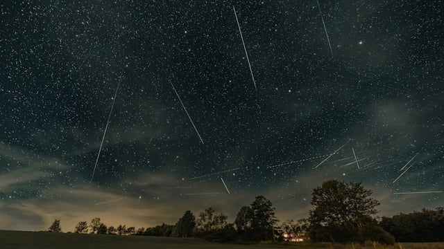 The Lyrid meteor shower peak provides an excellent chance to see shooting stars.